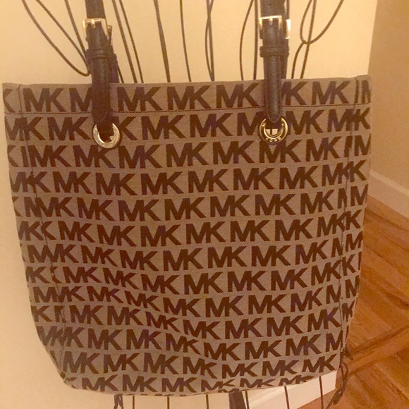 Michael Kors Tote - Picture 1 of 3